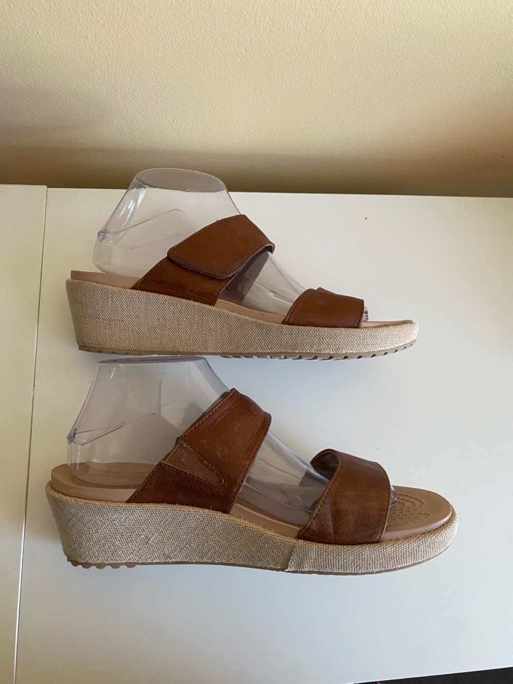 Crocs A-Leigh Sandal Woman 9 Wedge Heel Slides Brown Leather Adjustable - Picture 6 of 11